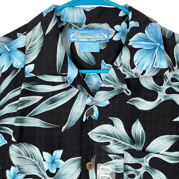 Bermuda Bay Men’s 100% Silk Tropical Hawaiian Black & Blue Printed Shirt Size M - Picture 3 of 10